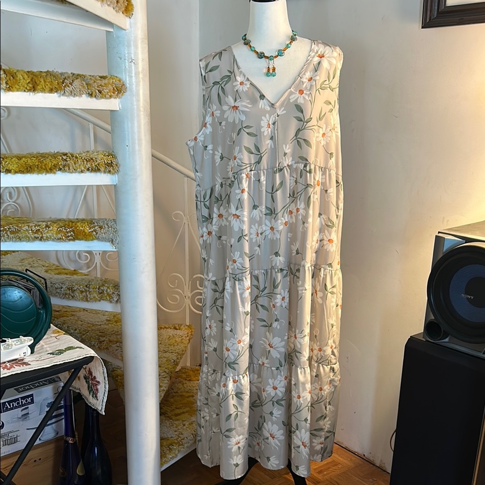 Floral Cream Sleeveless 👗 Nwot